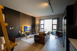 City Views- Top Floor - King Bed - 8