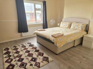 Pets - Parking - Patio - WiFi - Sleeps 4 - 9