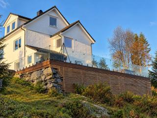 Aurora Bliss - Waterfront Jacuzzi & Sauna near Bergen - 1