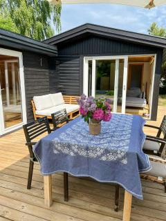 Classic summer house surrounded by pretty nature - 0