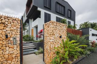 Modern 2BR Townhouse Pool & Parking - 5