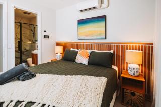 Modern 2BR Townhouse Pool & Parking - 6