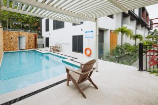 Modern 2BR Townhouse Pool & Parking - 4