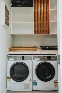 Modern 2BR Townhouse Pool & Parking - 2