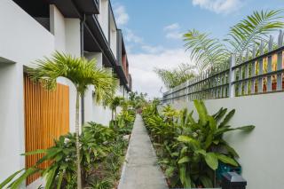 Modern 2BR Townhouse Pool & Parking - 3