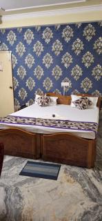 Hotel Utsav Deluxe - 8
