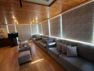 Rooftop with Panoramic View in Prime Amman Location - 2