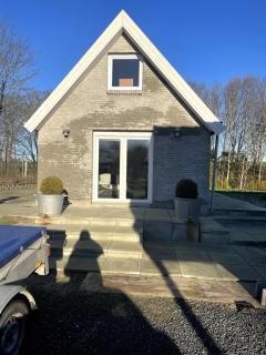 Well-appointed guest house with kitchen - 9