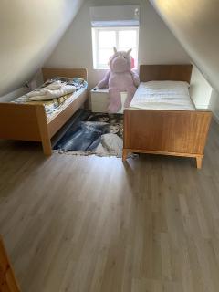 Well-appointed guest house with kitchen - 8