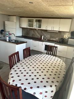 Well-appointed guest house with kitchen - 5