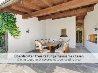 Villa Siegsdorf - Privater Indoorpool und Sauna - für Familien und Gruppen bis 12 Gäste - 5 Schlafzimmer - 3 Bäder - offener Kamin - eingezäuntes Grundstück ca 2000 qm - Hunde kostenfrei - Chiemgau - 2