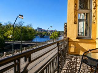 Riverside Gem w Balcony View - 0