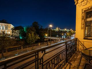 Riverside Gem w Balcony View - 7