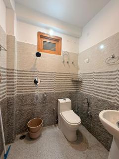 The Shola - Peaceful Mountain Homestay - 2