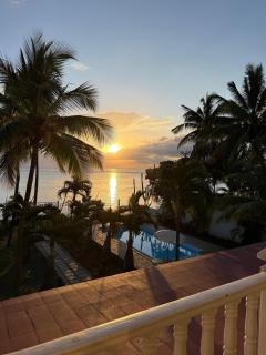 The White Villa Beachfront and Sunset Luxury - 5