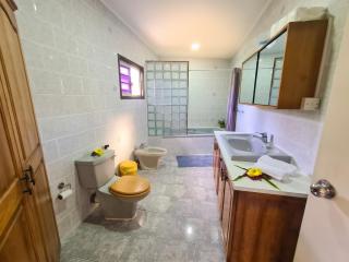 Charming house with sea view in Souvenir - 200 m² - Terrace - 5