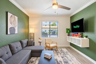 Near Airport-Diablo Stadium-Pool-Spa-Gym-Parking - 0