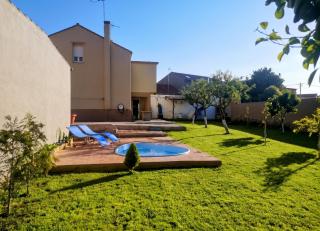 Charming House in Esteiro with Garden and Terraces - 8