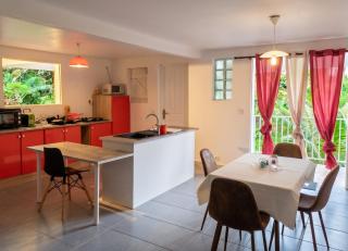 Maison de charme à Sainte-Rose avec piscine partagée - 8