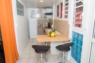 Appartement moderne à Fort-de-France, terrasse équipée, 50 m². - 6