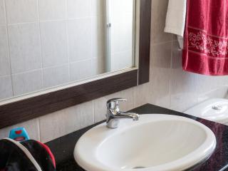 Spacious Apartment in Flic En Flac with Shared Pool - 3
