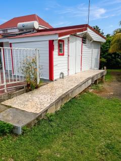 Bungalow chaleureux Sainte-Rose 60 m² piscine - 9