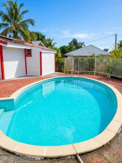 Bungalow chaleureux Sainte-Rose 60 m² piscine - 0