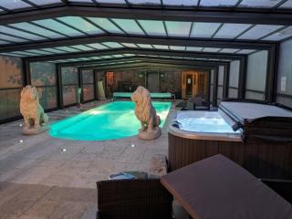 Villa élégante à Saint Clair-d'Arcey avec piscine privée - 8