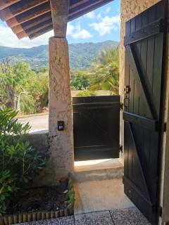 Maison accueillante à Calcatoggio avec jardin clôturé. - 7