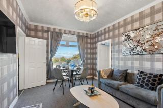 Stylish 3 Bedroom Home- Sleeps 5-Free Parking - 0