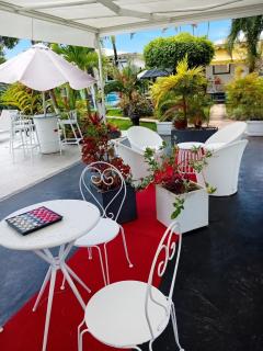 Bungalow charmant à Sainte-Rose avec terrasse et piscine - 4