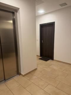 Iris - Modern Luxury Apartment with Elegant Design - 8