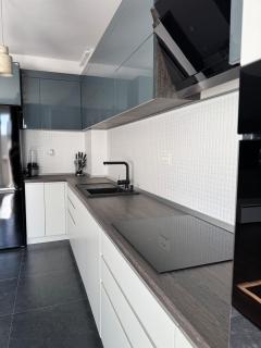Iris - Modern Luxury Apartment with Elegant Design - 6