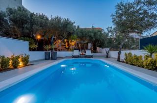 Charming House in Stari Grad - 9