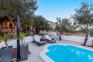 Charming House in Stari Grad - 8