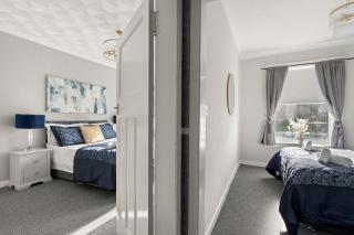 Stylish 3 Bedroom Home- Sleeps 5-Free Parking - 3