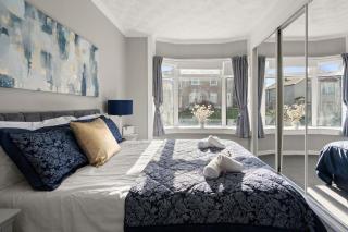 Stylish 3 Bedroom Home- Sleeps 5-Free Parking - 7