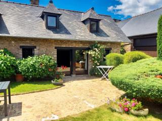 Maison de charme à Pléhédel avec jardin - 0