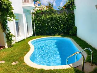 Elegant villa in Dar Bouazza with year-round private pool - 0