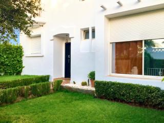 Elegant villa in Dar Bouazza with year-round private pool - 3