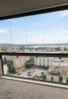 City Center 2BR | Hot Tub, Sauna & Lake Views - 2