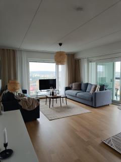 City Center 2BR | Hot Tub, Sauna & Lake Views - 1