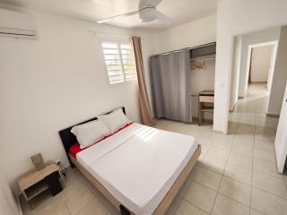 Appartement Moderne à Sainte-Anne avec Piscine Partagée / 80 m² - 5