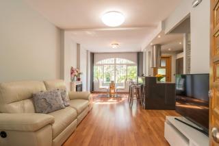 Bright Apartment Torrevieja + Pool - 8