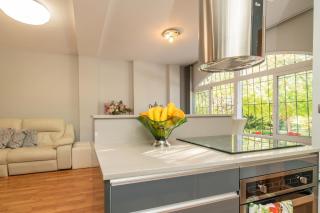 Bright Apartment Torrevieja + Pool - 4
