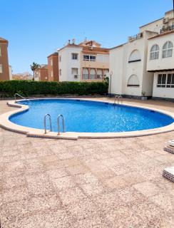 Bright Apartment Torrevieja + Pool - 3
