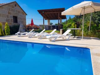 Elegant House in Pontevedra + Private Pool - 0