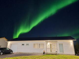 HomeAurora! 4BR Family House - Sauna - Forest View - 0