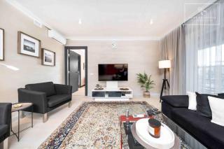 Top-floor 97m2 2BR - Balcony - 2 parking spaces - 4