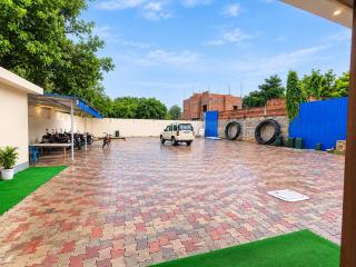 Hotel Vasundhara Inn - 1